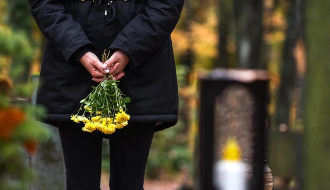 Nowa moda na polskich cmentarzach. Eko-groby wyprą tradycyjne nagrobki?