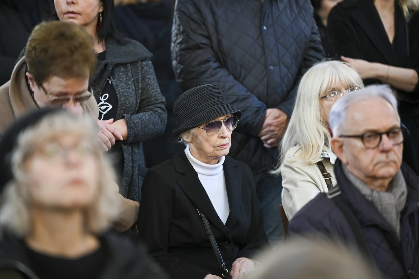 Anna Polony na pogrzebie Stanisława Radwana Anna Polony na pogrzebie Stanisława Radwana