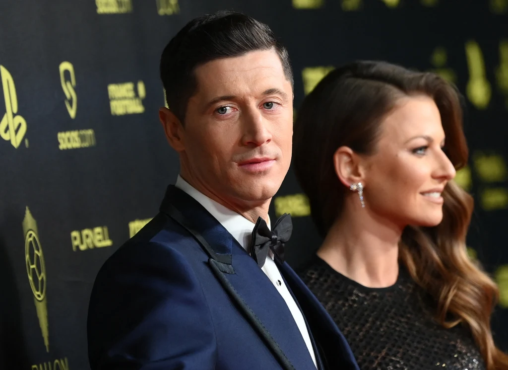 Na zdjęciu Robert Lewandowski - kapitan reprezentacji Polski i FC Barcelona - oraz jego żona Anna Lewandowska