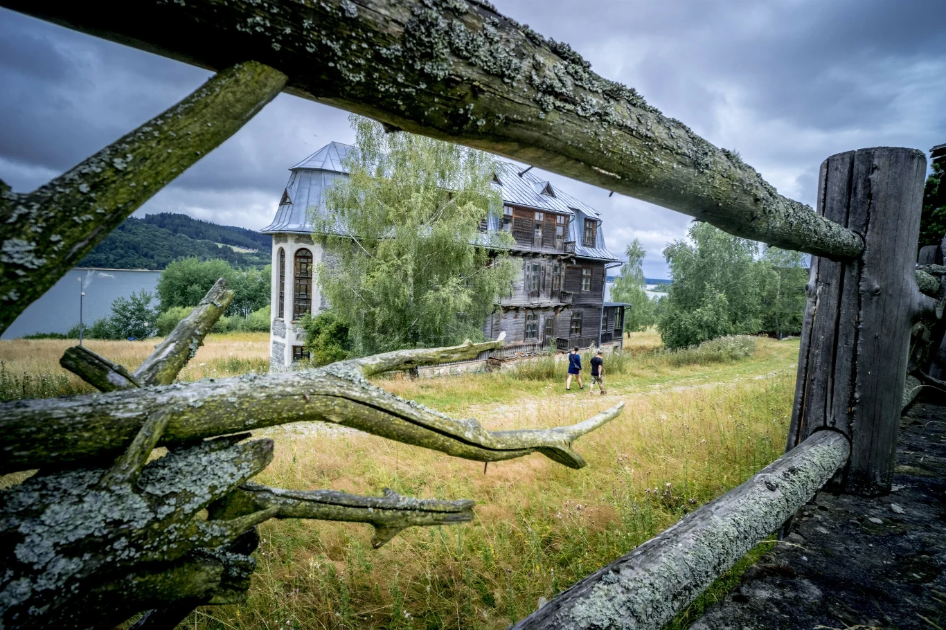 Osada Czorsztyn kiedyś tętniła życiem. Dziś przypomina scenografię filmu grozy Osada Czorsztyn kiedyś tętniła życiem. Dziś przypomina scenografię filmu grozy