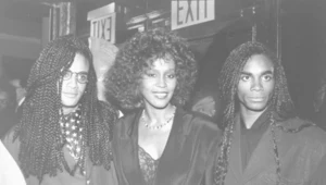 Milli Vanilli u boku Whitney Houston na jednej z gali. W kolejnych latach duet został całkowicie usunięty z show-biznesu