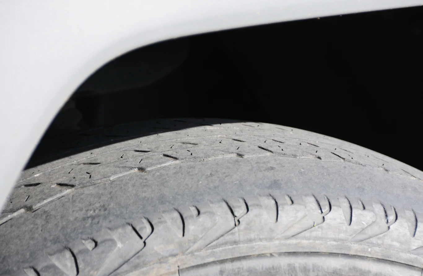 Łyse opony na pewno zwrócą uwagę policjanta Łyse opony na pewno zwrócą uwagę policjanta