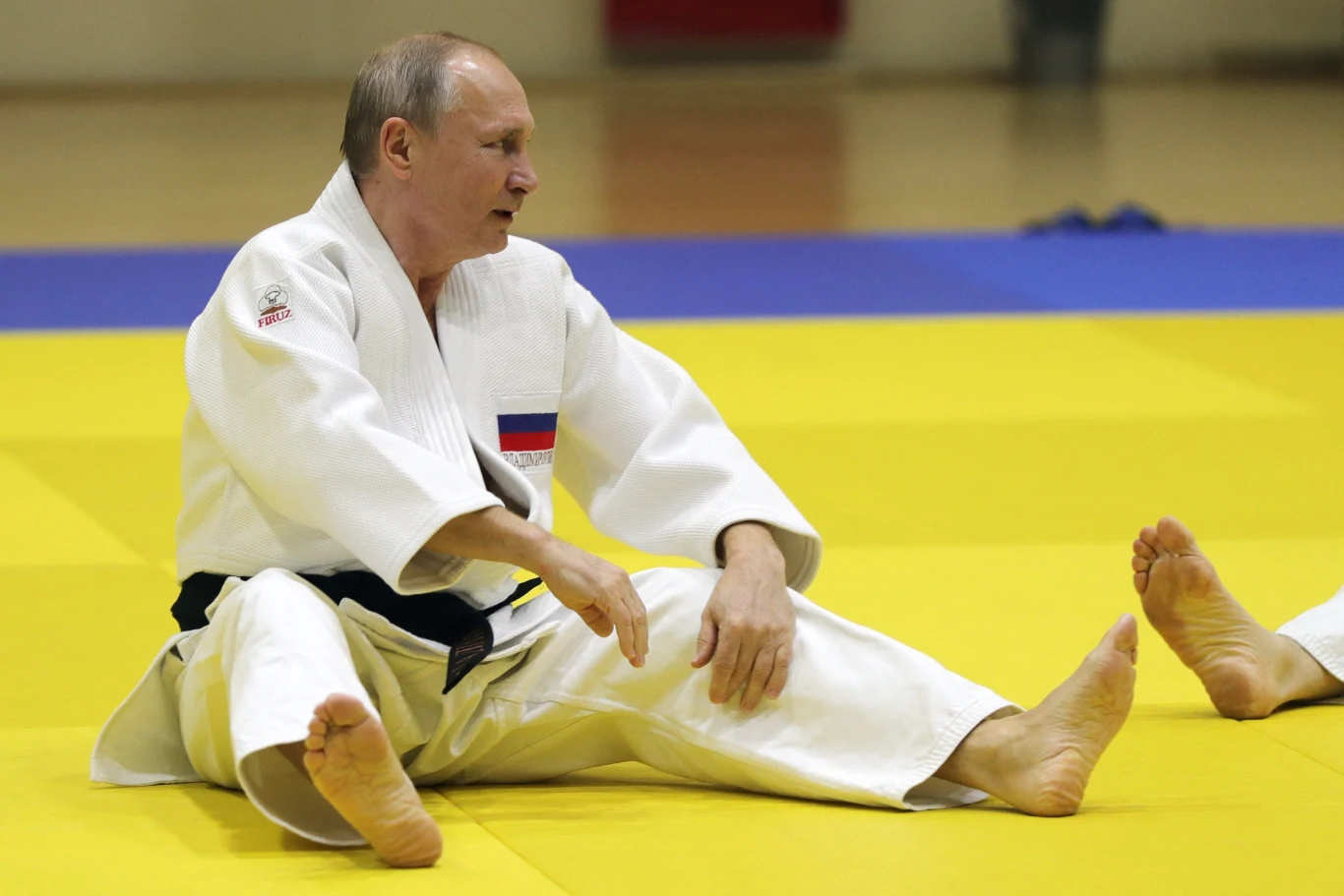 Connors postawiła diagnozę, że Putin musiał w przeszłości przeżyć udar m.in. oglądając jego ćwiczenia judo, gdzie wstając z maty, opierał się na pięściach, a nie otwartych dłoniach tak jakby utracił czucie nerwowe w palcach prawej ręki Connors postawiła diagnozę, że Putin musiał w przeszłości przeżyć udar m.in. oglądając jego ćwiczenia judo, gdzie wstając z maty, opierał się na pięściach, a nie otwartych dłoniach tak jakby utracił czucie nerwowe w palcach prawej ręki