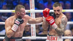 Mateusz Masternak (z lewej) tu w wygranym pojedynku z Adamem Balskim