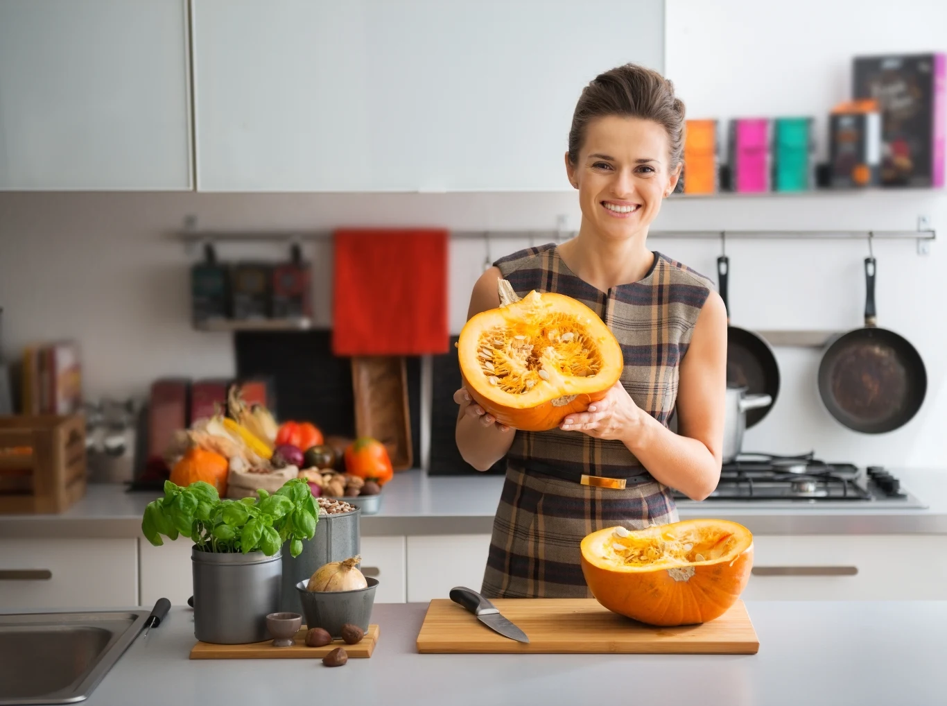 Dynia ma wiele zastosowań w kuchni. Możemy z niej zrobić pyszny sos do makaronu. Dynia ma wiele zastosowań w kuchni. Możemy z niej zrobić pyszny sos do makaronu.