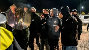 Przedstawiciele Legii Warszawa zostali zaatakowani przez holenderskie służby porządkowe. 