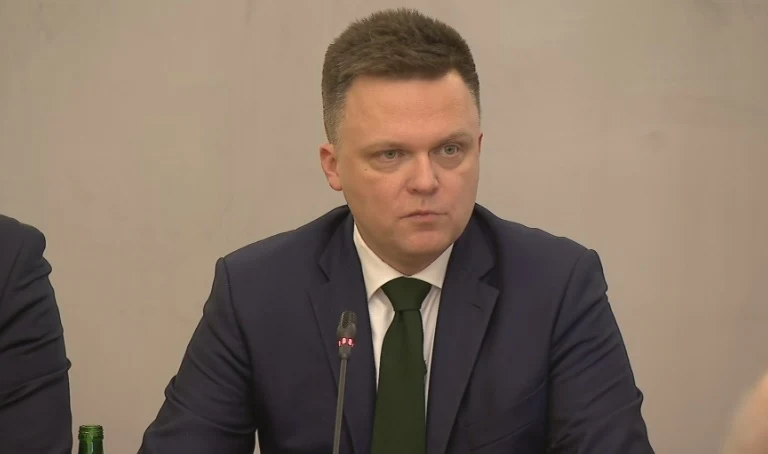 Szymon Hołownia na spotkaniu z parlamentarzystami z Polski 2050 Szymon Hołownia na spotkaniu z parlamentarzystami z Polski 2050