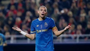 Pepe podczas meczu z Royal Antwerp