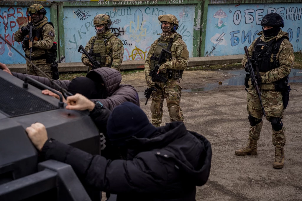 Podsłuchiwanie rozmów telefonicznych rosyjskich żołnierzy, szpiegów czy kolaborantów to jedno z podstawowych narzędzi walki z agresorem ukraińskich służb od wojskowego wywiadu po policję