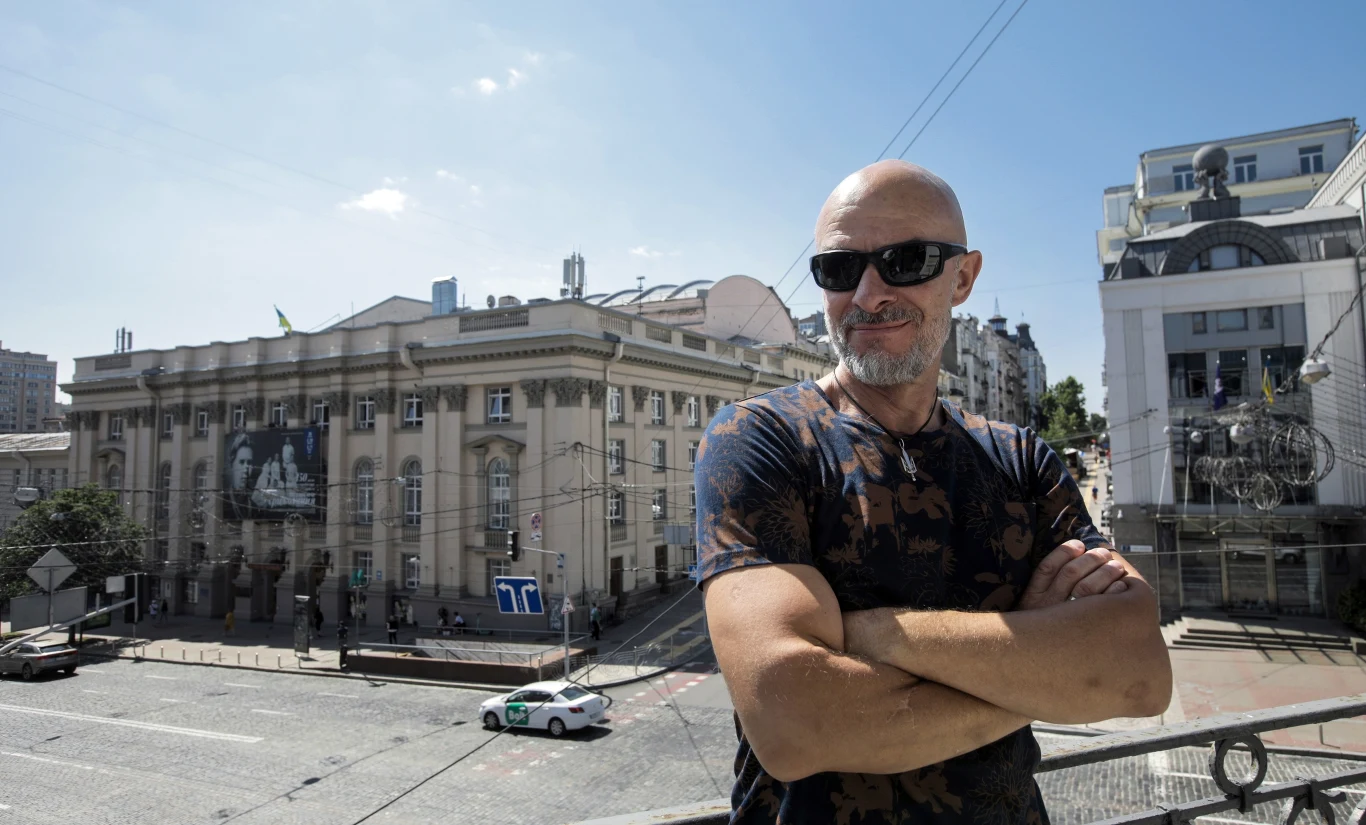 Liderem grupy Haydamaky jest Ołeksandr Jarmoła - na zdjęciu w Kijowie w czerwcu 2021 r. Liderem grupy Haydamaky jest Ołeksandr Jarmoła - na zdjęciu w Kijowie w czerwcu 2021 r.