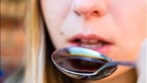 Zamiast wyrzucać do kosza, zrób z nich syrop na przeziębienie. Na zimę będzie, jak znalazł 