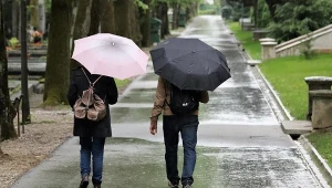Wymagająca pogoda na Wszystkich Świętych. Przyda się parasol