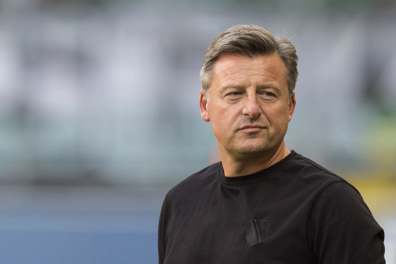 Kosta Runjaić musi wyciągnąć swój zespół z kryzysu, ponieważ Legia w ostatnim czasie prezentuje się z fatalnej strony. 