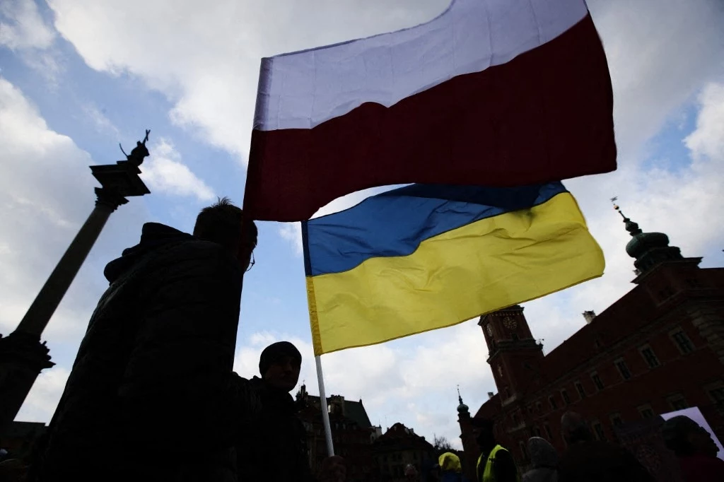 Pomoc Polski dla Ukrainy w najnowszym sondażu. Warszawa na podium, lecz jest jedno "ale" Pomoc Polski dla Ukrainy w najnowszym sondażu. Warszawa na podium, lecz jest jedno "ale"