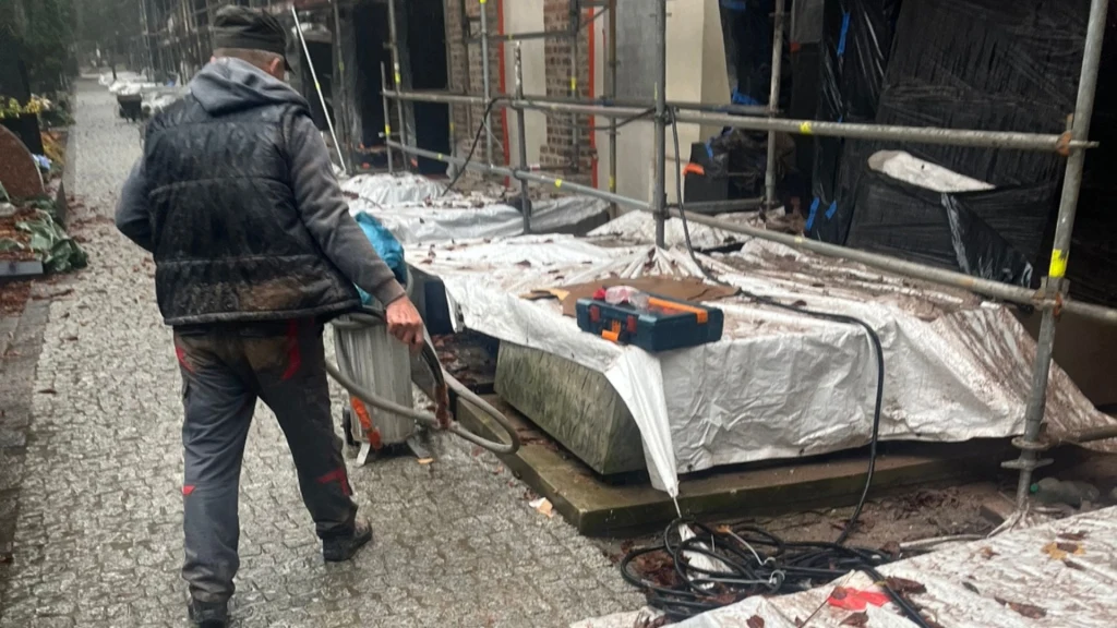 Widok Alei Zasłużonych w tym roku tak bardzo zaszokował naszego wysłannika