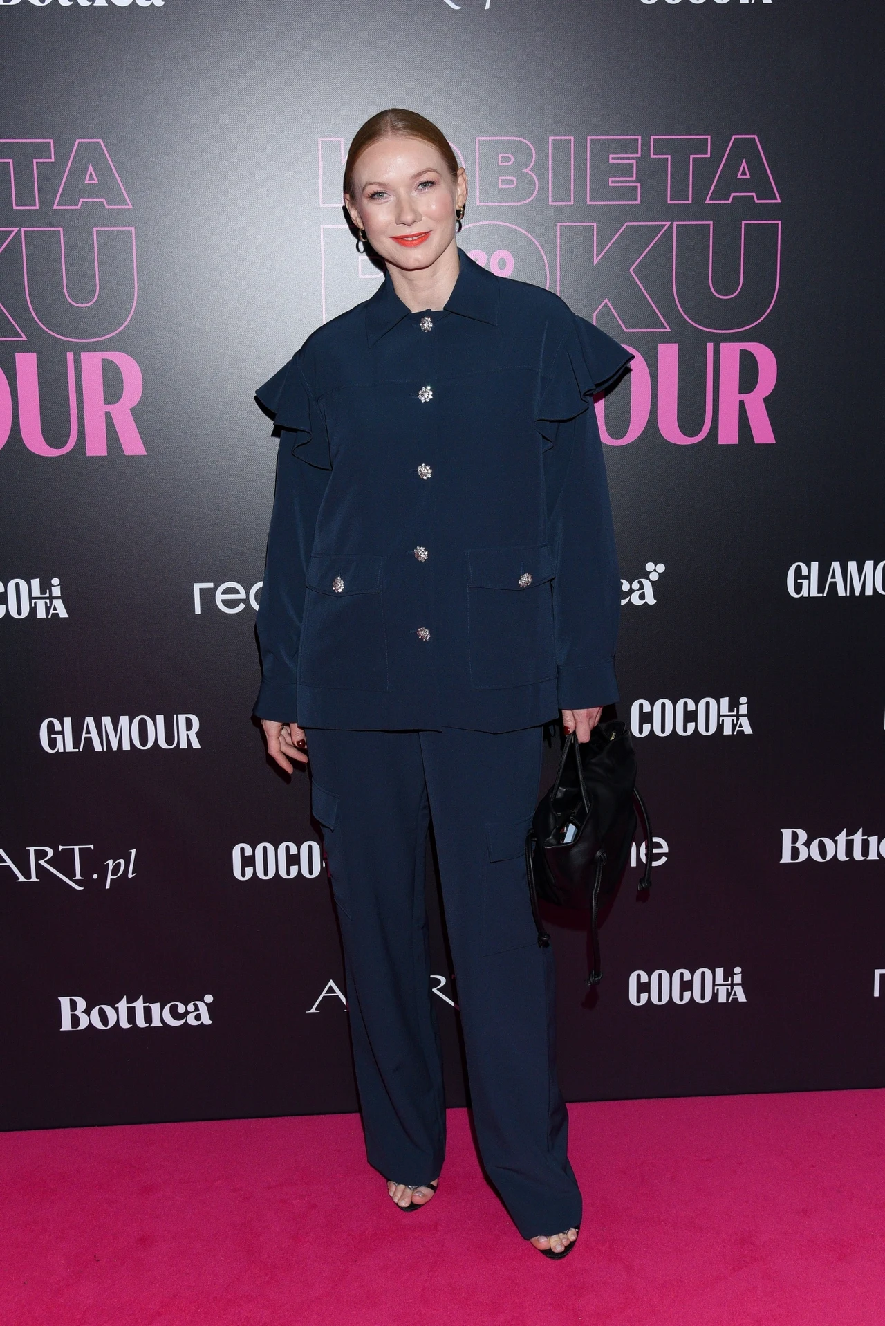 Katarzyna Dąbrowska ubrała się niezwykle skromnie. Czyżby chciała pozostać w cieniu?