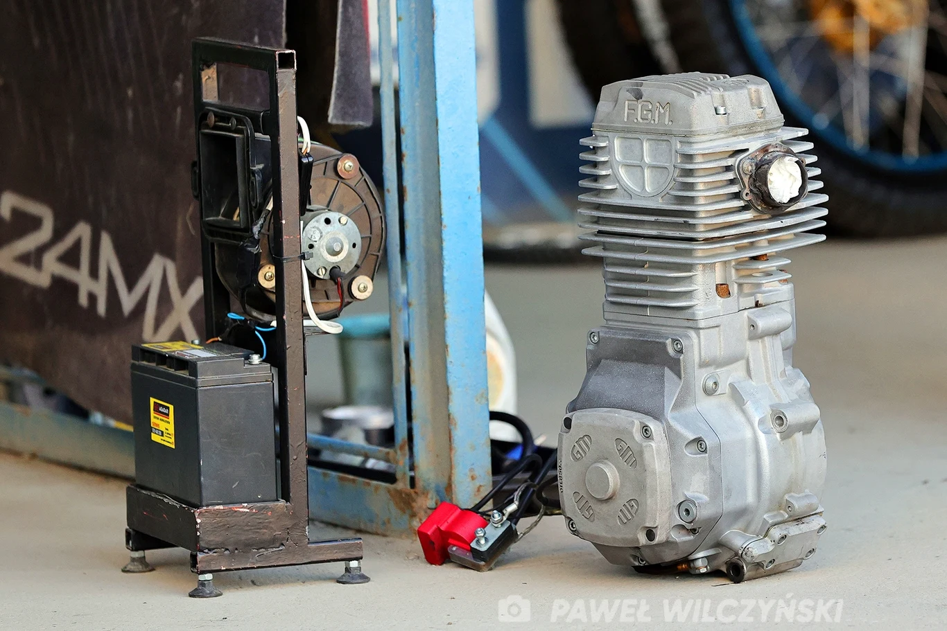 Dmuchawa i żużlowy silnik GM.