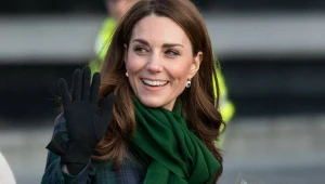 Jak prawidłowo wiązać szalik? Dzięki temu będziesz najmodniejszą kobietą na osiedlu