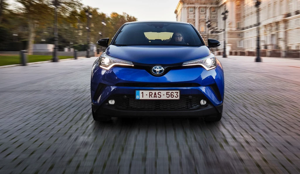 Toyota C-HR wciąż ma wyróżniającą się stylizację nadwozia