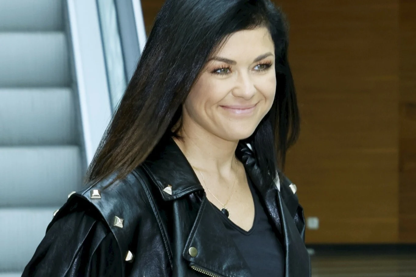 Kasia Cichopek co jakiś czas wystawia swoje ubrania na sprzedaż na popularnej, internetowej platformie handlowej. Kasia Cichopek co jakiś czas wystawia swoje ubrania na sprzedaż na popularnej, internetowej platformie handlowej.