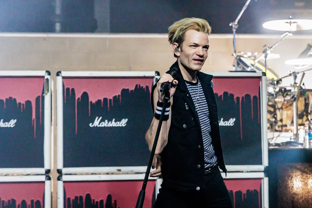 Deryck Whibley (Sum 41) trafił do szpitala z zapaleniem płuc