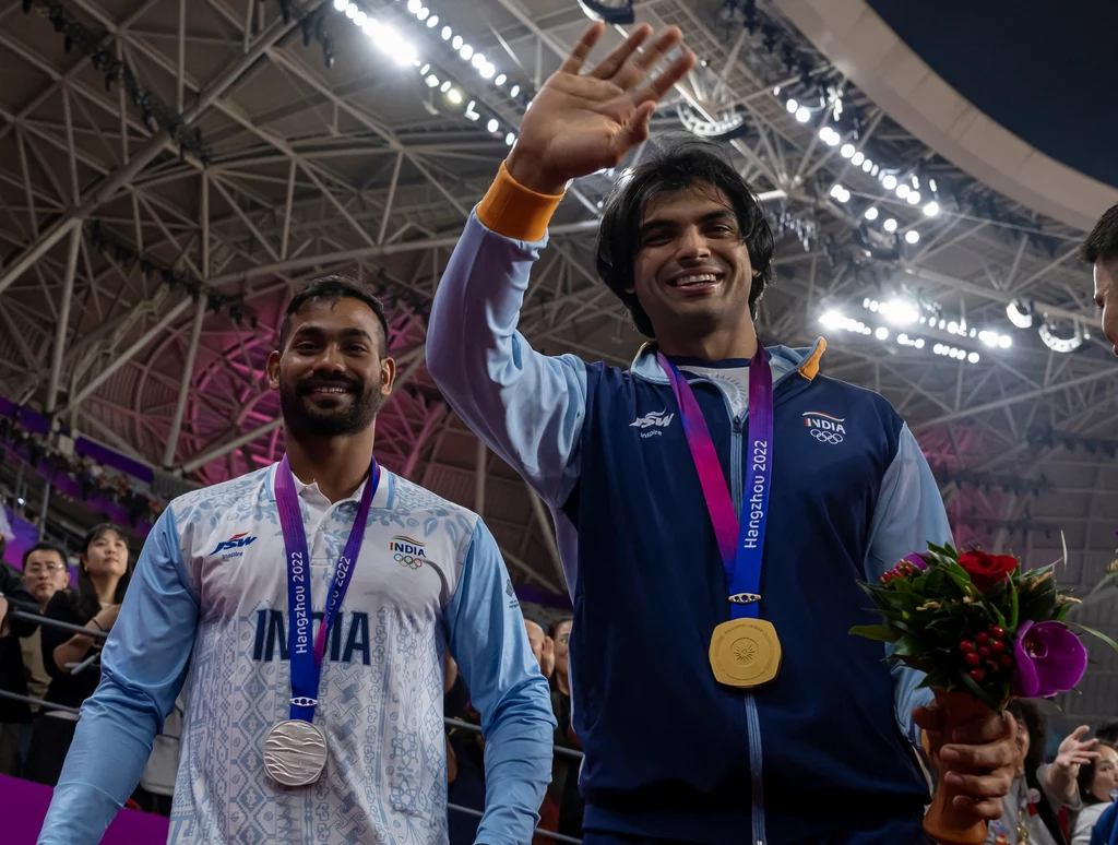 Dwaj Hindusi Heeray Chopra i Kishore Kumar Jena na podium rzutu oszczepem igrzysk azjatyckich Dwaj Hindusi Heeray Chopra i Kishore Kumar Jena na podium rzutu oszczepem igrzysk azjatyckich