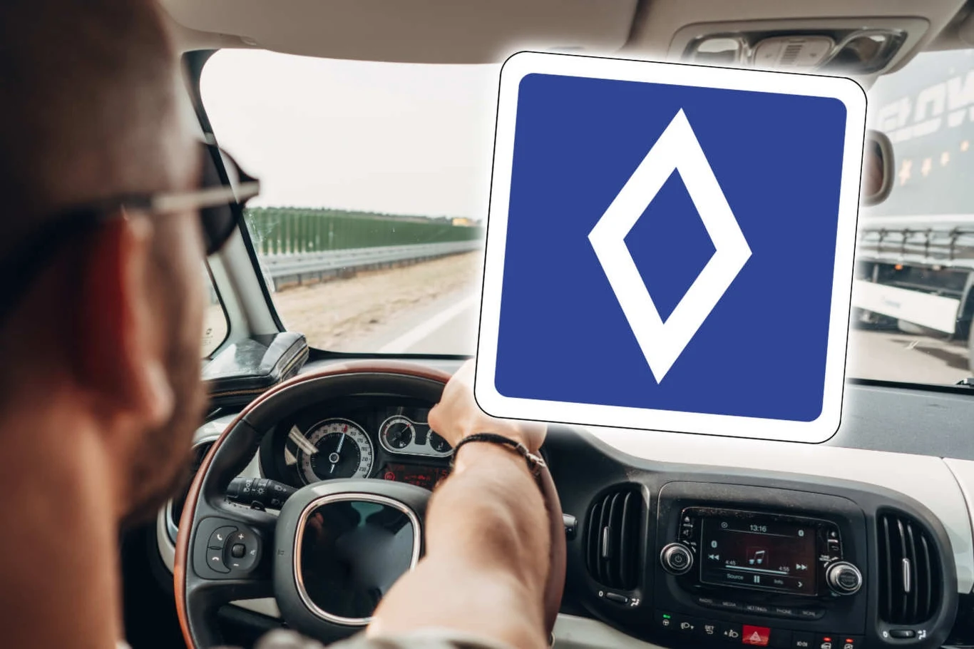 Niebieski znak z białym rombem to ważna informacja dla kierowcy. Za jego zignorowanie grozi 600 zł mandatu article cover