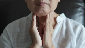 Zimą pojawia się częściej. Niewinny objaw, który zapowiada poważną chorobę