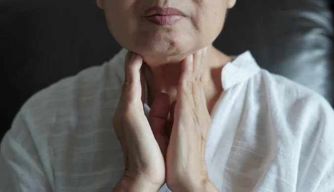 Zimowy dyskomfort w jamie ustnej. Większość bagatelizuje ten sygnał, choć nie powinna
