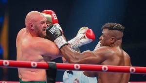  Tyson Fury oraz Francis Ngannou w ringu