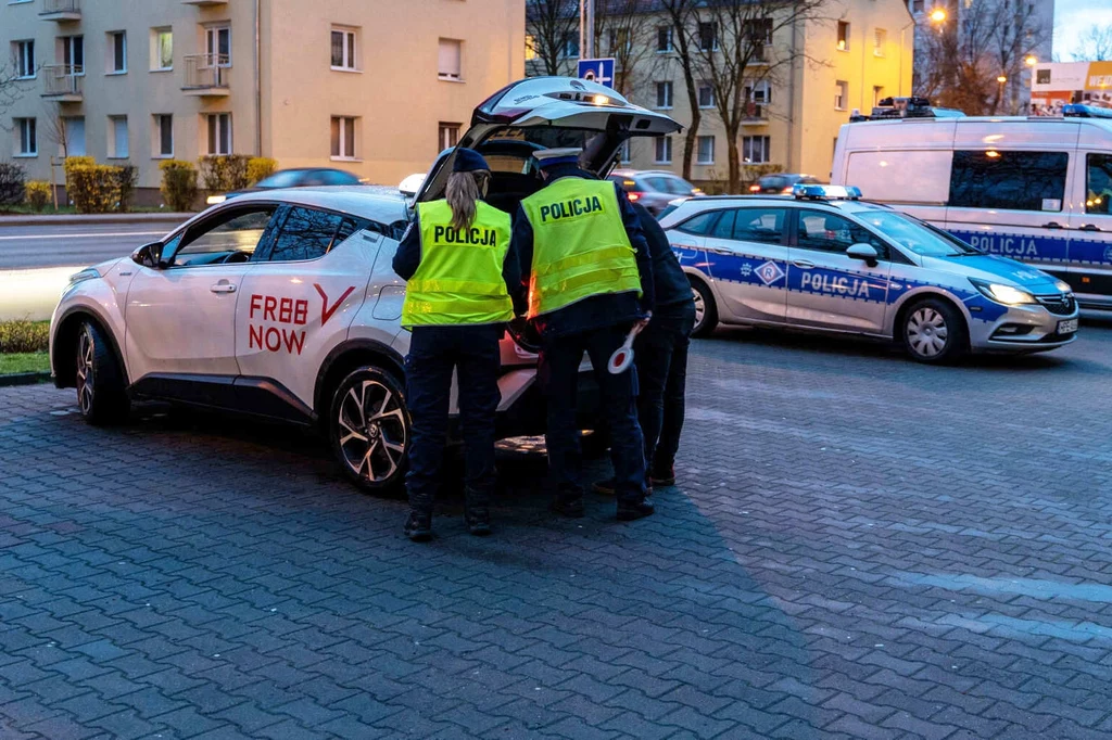 Policjanci podczas kontroli pytają o dwie rzeczy, które muszą być na pokładzie auta