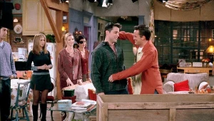 Matthew Perry (z prawej) i pozostałe gwiazdy "Przyjaciół"
