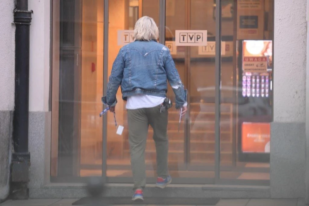 Jarosław Jakimowicz pojawił się w siedzibie TVP Jarosław Jakimowicz pojawił się w siedzibie TVP