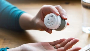 Uważaj, z czym przyjmujesz aspirynę. Nie podziała lub wywoła przykre skutki uboczne 