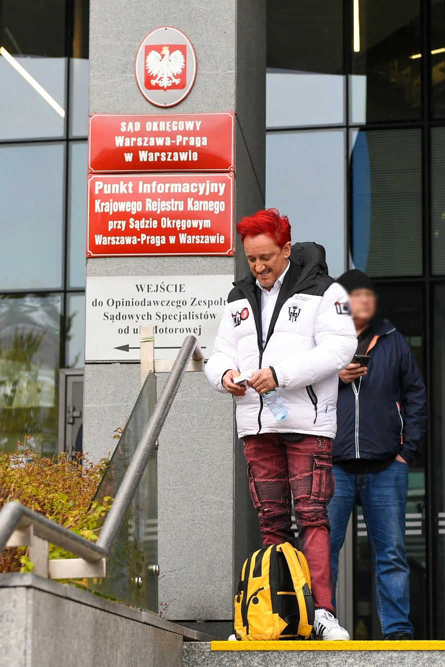 Michał Wiśniewski przed gmachem sądu Michał Wiśniewski przed gmachem sądu