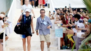 Dla Igi Świątek pierwszy mecz w WTA Finals zaczął się nieciekawie. Zakończył - wspaniale. A finansowa premia pozwoliła zdystansować dwie legendy