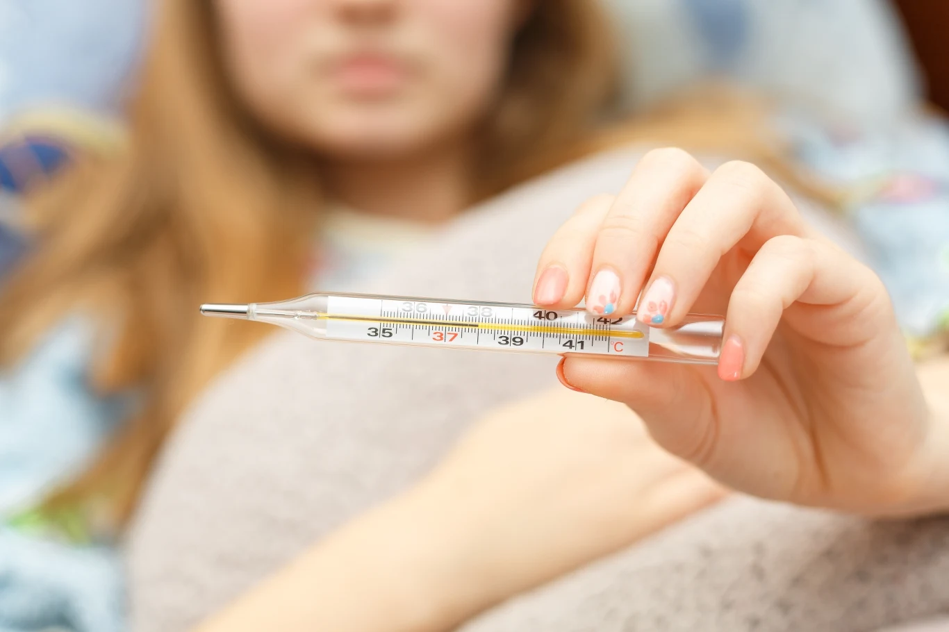 Temperatura ciała przy przeziębieniu to ok. 37 do 38 st., a przy grypie powyżej 38 st.