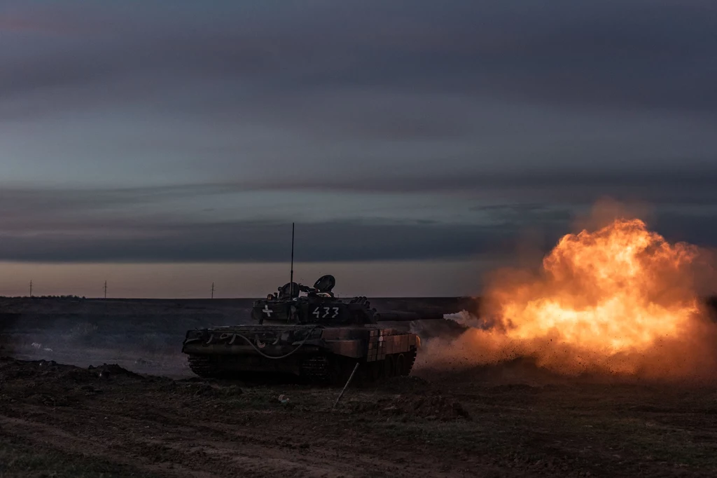 PT-91 Twardy podczas ćwiczeń w obwodzie donieckim.