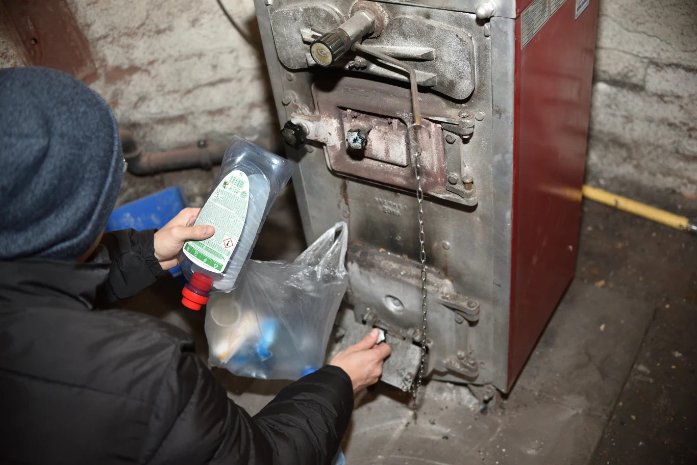 Palenie śmieciami w piecu jeszcze nie umarło Palenie śmieciami w piecu jeszcze nie umarło