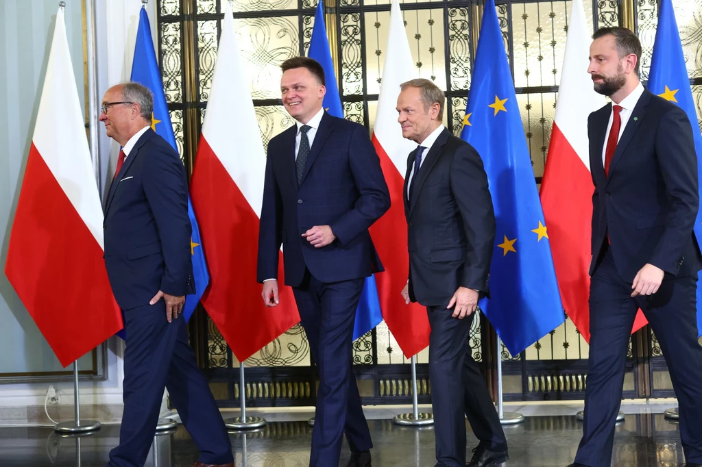 Liderzy partii tworzących rząd: Włodzimierz Czarzasty, Szymon Hołownia, Donald Tusk i Władysław Kosiniak-Kamysz