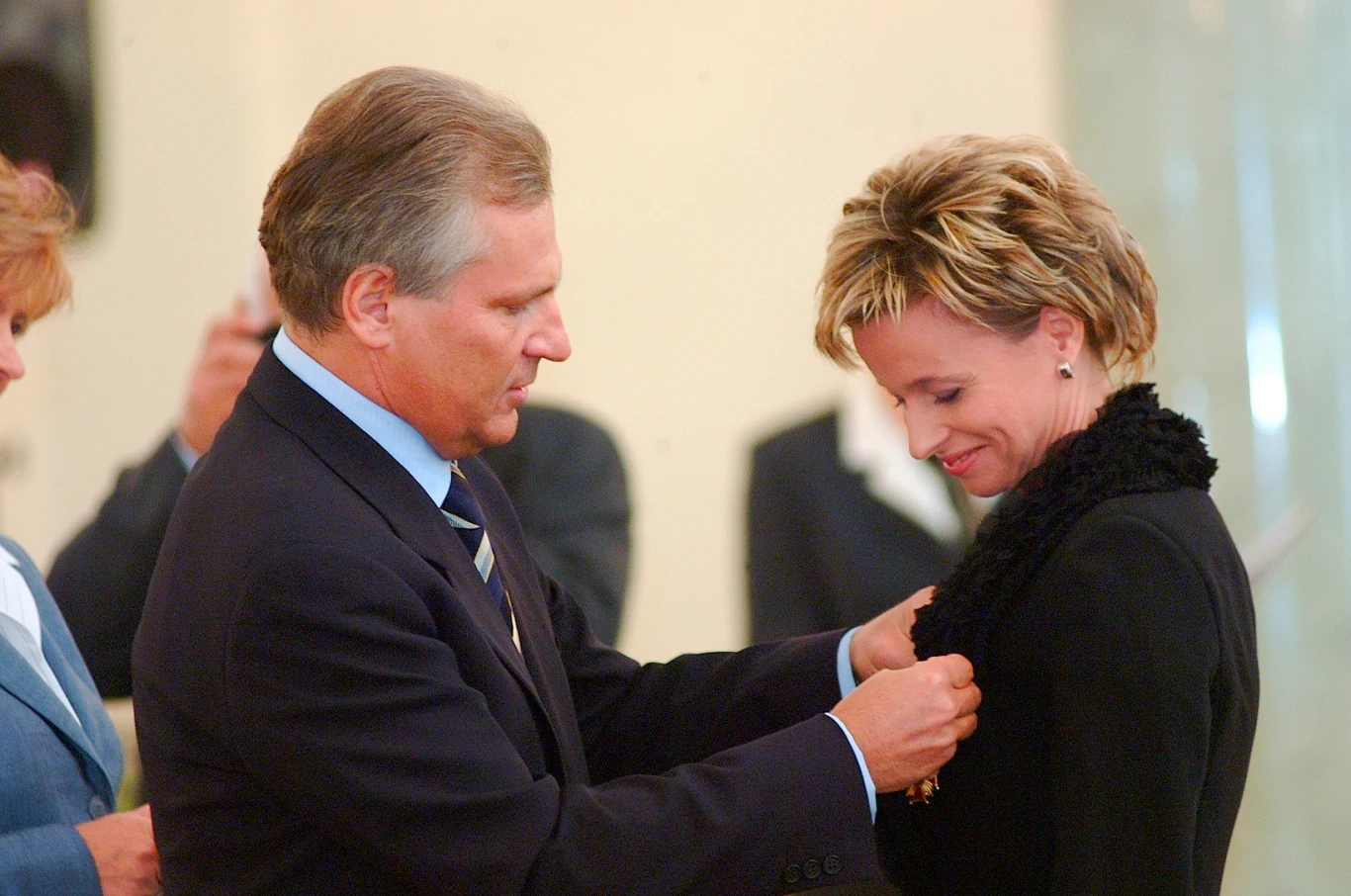 Aleksander Kwaśniewski odznacza Jolantę Pieńkowską Aleksander Kwaśniewski odznacza Jolantę Pieńkowską