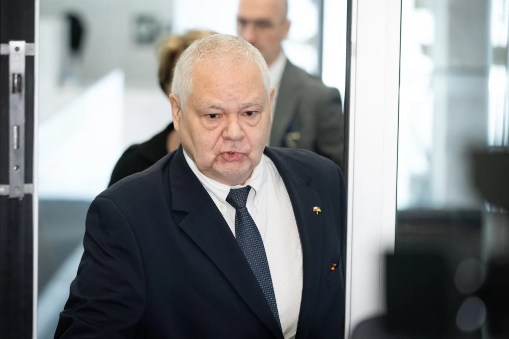 Adam Glapiński nie zamierza się odsunąć na czas procedury ewentualnego postawienia go przed Trybunałem Stanu