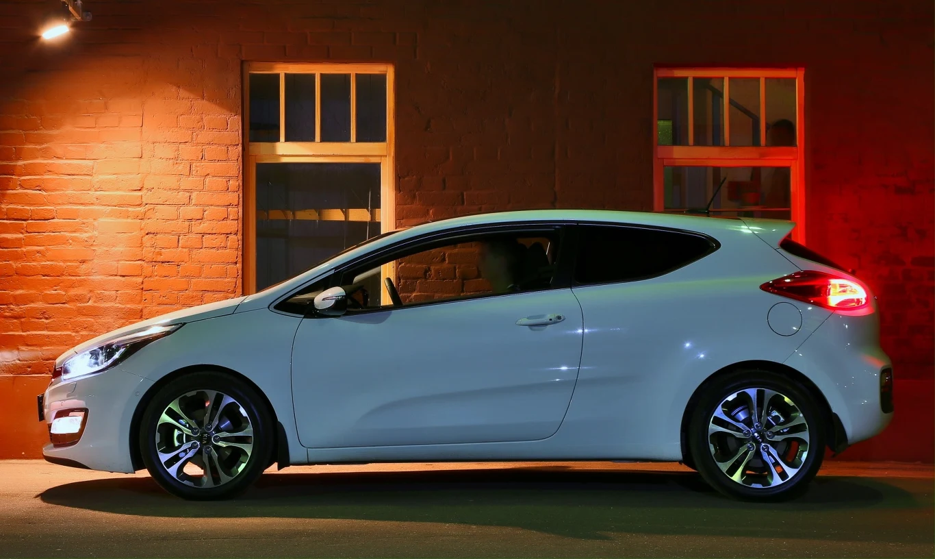 Wersja Pro_Cee’d, czyli 3-drzwiowy hatchback – praktyczność ustępuje tu stylizacji Wersja Pro_Cee’d, czyli 3-drzwiowy hatchback – praktyczność ustępuje tu stylizacji