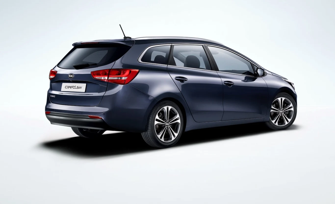 Cee’d II po face liftingu w 2015 roku miał zmienione klosze reflektorów z przodu i z tyłu Cee’d II po face liftingu w 2015 roku miał zmienione klosze reflektorów z przodu i z tyłu