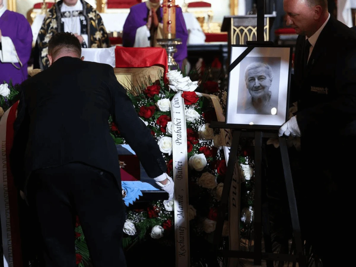 Pogrzeb Wandy Półtawskiej Pogrzeb Wandy Półtawskiej