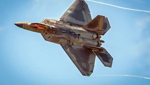 Myśliwiec F-22 Raptor zestrzelony przez FA-50, które kupiła Polska