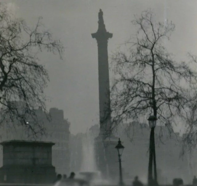 Kolumna Nelsona podczas Wielkiego Smogu w 1952 roku