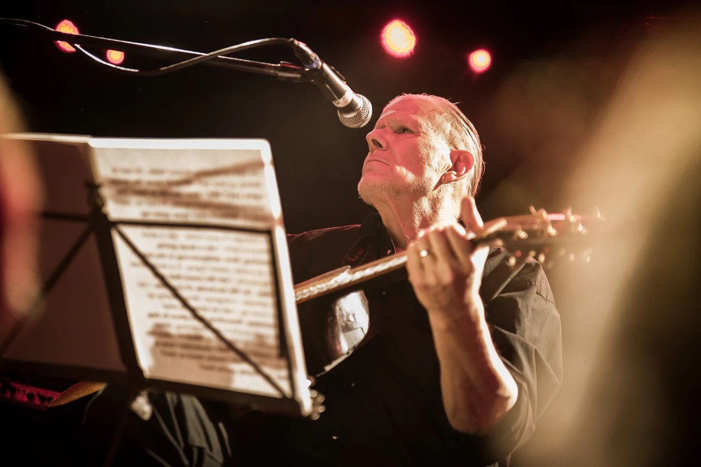Fani wiwatowali na cześć zespołu po koncercie. Grupa stanęła na wysokości zadania i zagwarantowała fanom niesamowite przeżycia. Fani wiwatowali na cześć zespołu po koncercie. Grupa stanęła na wysokości zadania i zagwarantowała fanom niesamowite przeżycia.