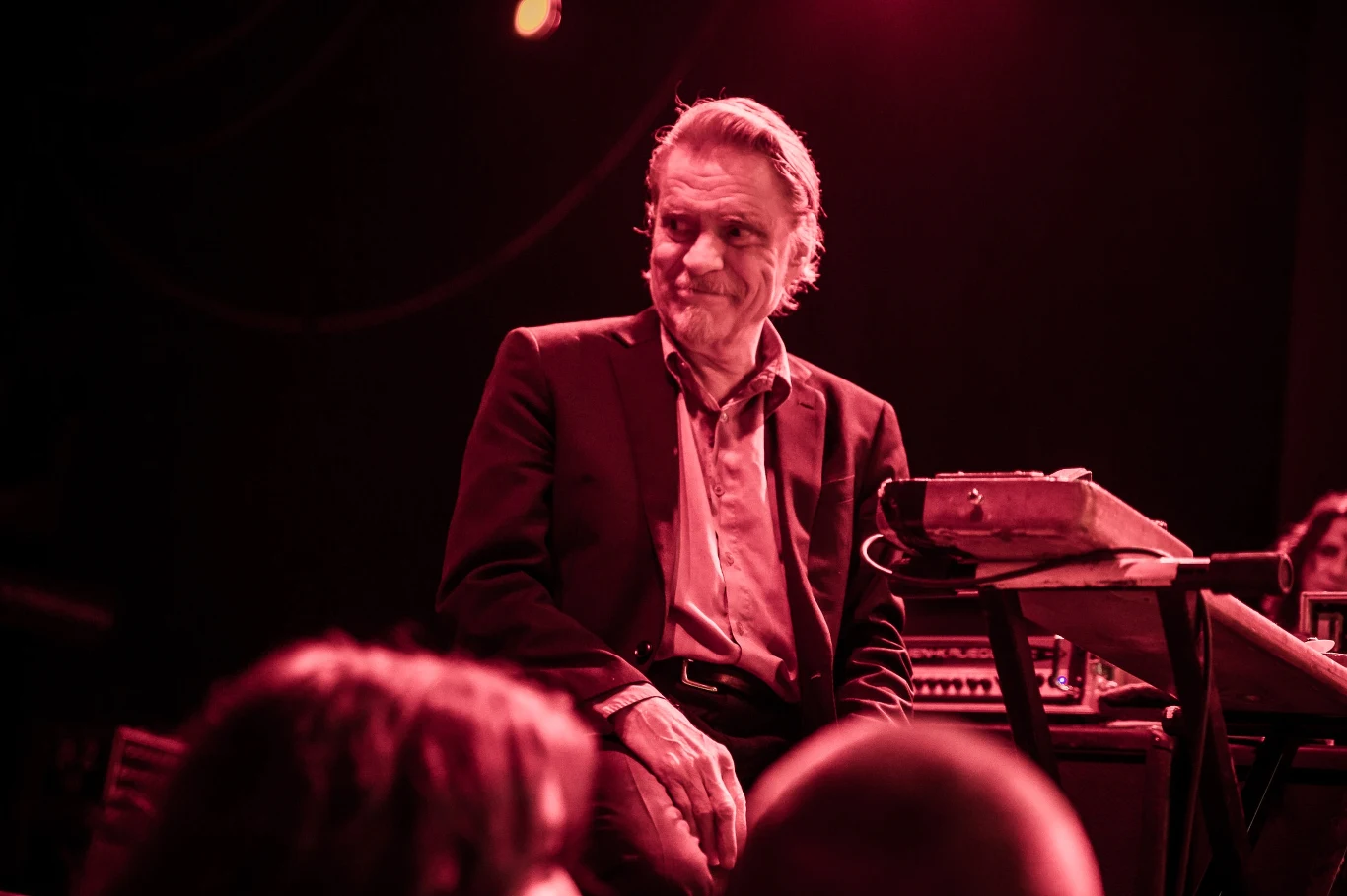 Kristof Hahn uznawany jest za jednego z najbardziej rozpoznawalnych artystów z grupy Swans. Kristof Hahn uznawany jest za jednego z najbardziej rozpoznawalnych artystów z grupy Swans.