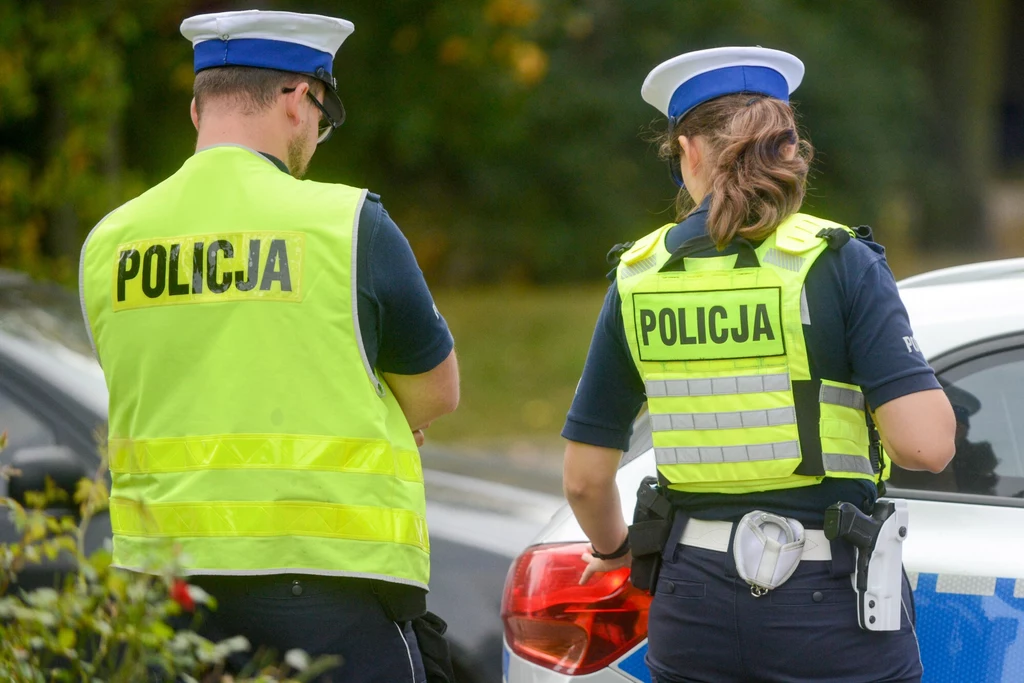 Policja tylko czeka, aż któryś z kierowców ruszy za wcześnie...